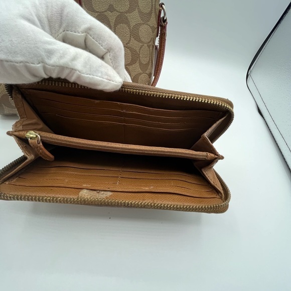 Coach New York canvas‎ leather crossbody bag and wallet. - Picture 11 of 12